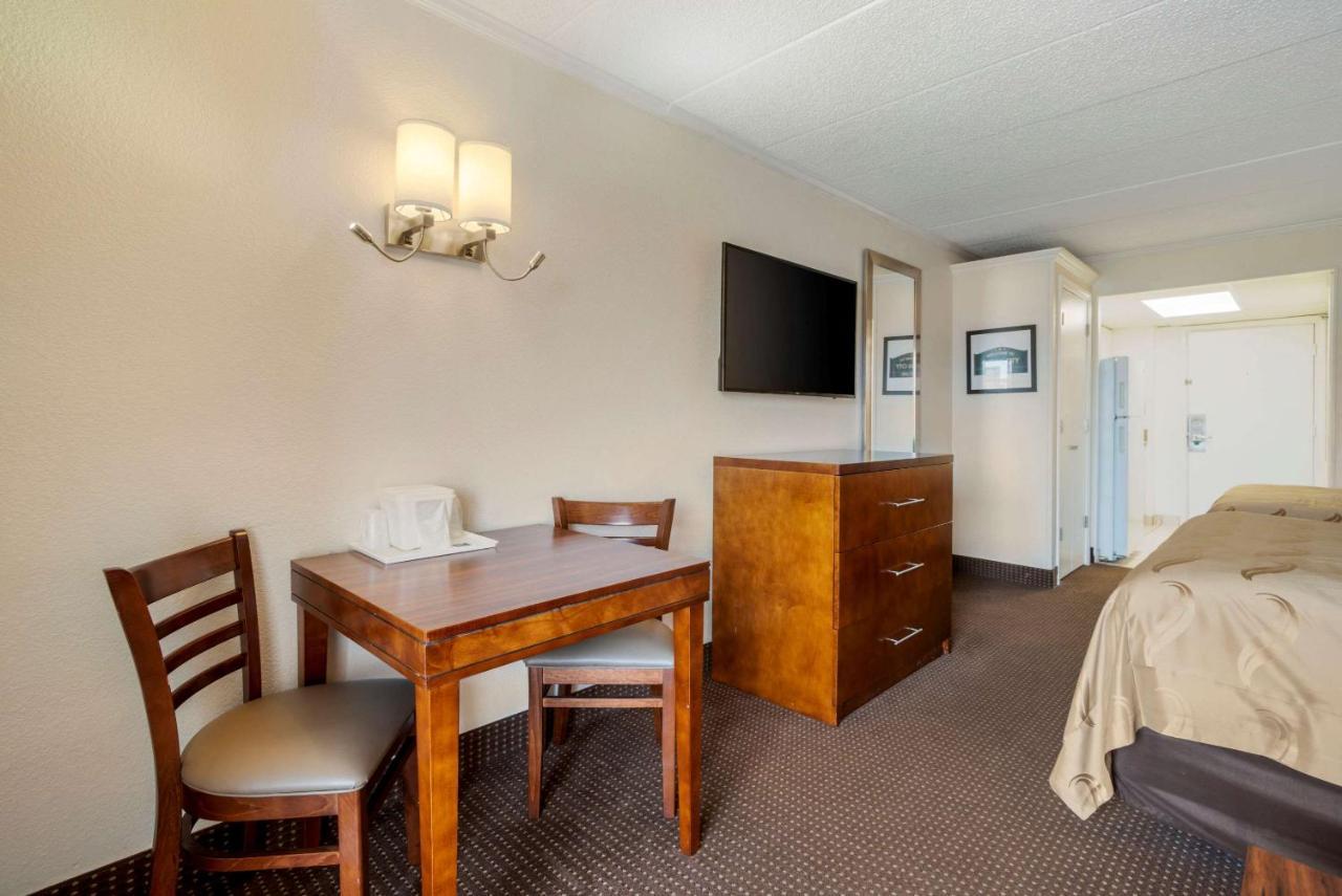 Quality Inn & Suites Oceanblock Ocean City Esterno foto